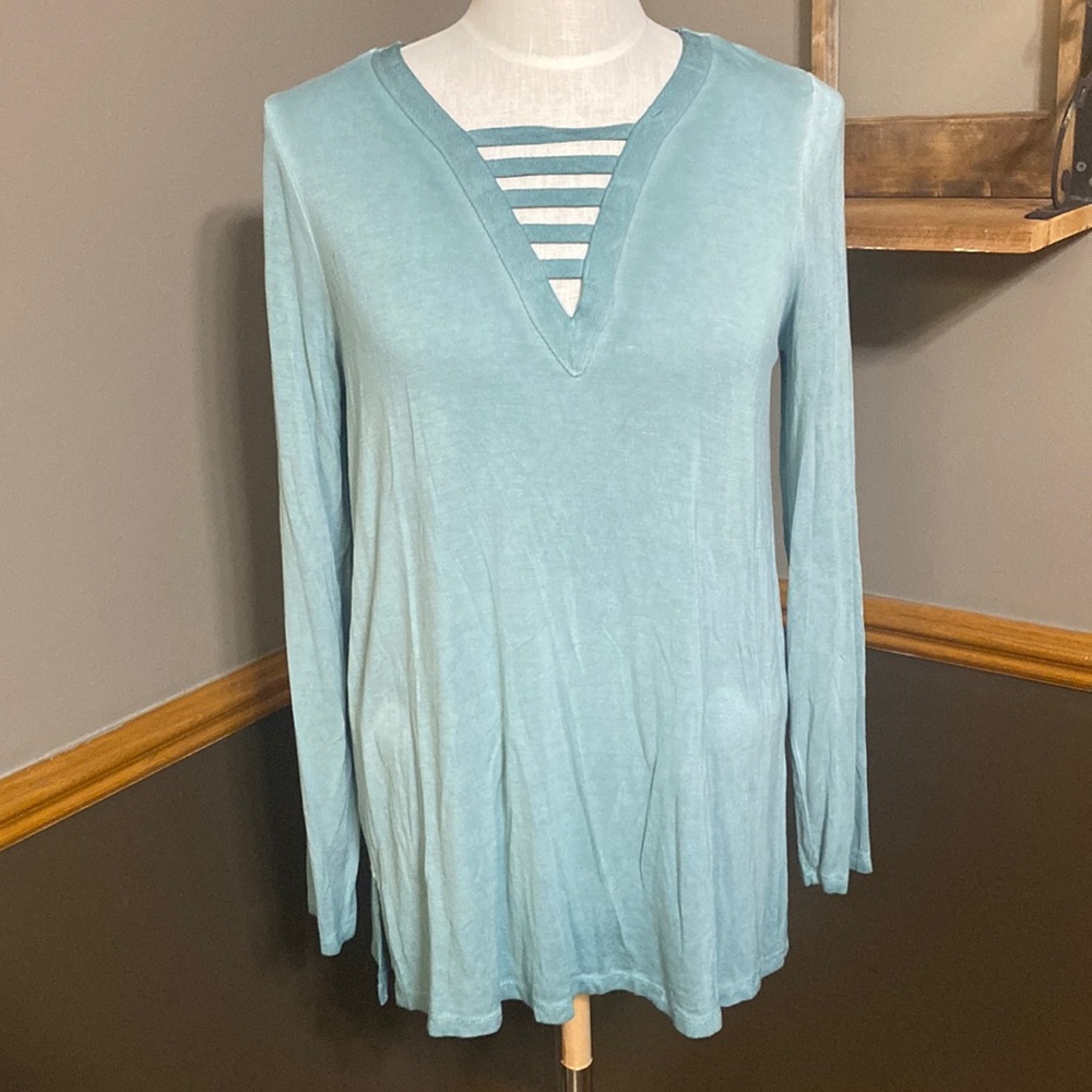 Pink Rose sage green V neck long sleeve top size Large